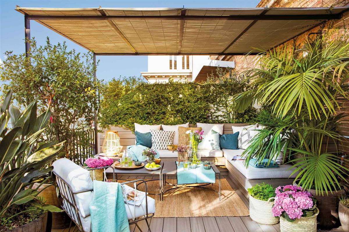 Villa de estilo andalusi decorada por el equipo de patio top garden furniture estepona