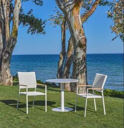 Garden furniture y mesas de patio en bahía de Sotogrande