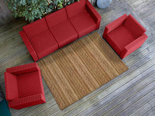 alfombra rainbow en fibra junto a sofá 3 plazas y sillones individuales de terraza en oferta