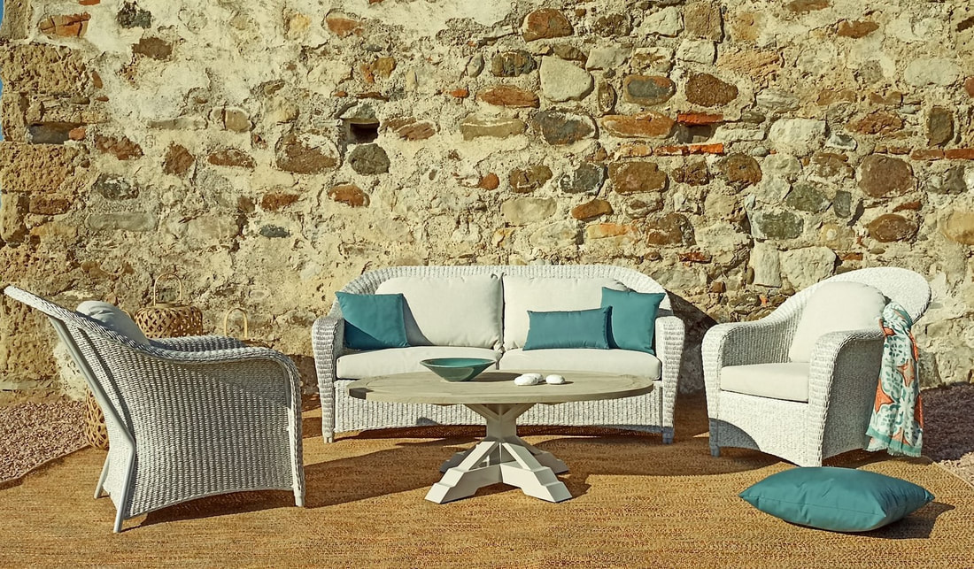 sofás y sillones de jardin heritage con mesa de centro de madera y aluminio y alfombra de exterior